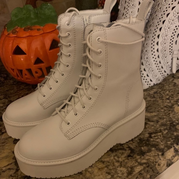 Steve Madden Twister Boot - Picture 1 of 2